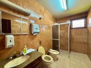 Casa Versátil no Boa Vista: Excelente para Comércio ou Residência com Amplo Terreno e ZR3!