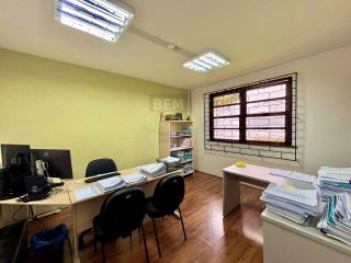 Casa Versátil no Boa Vista: Excelente para Comércio ou Residência com Amplo Terreno e ZR3!