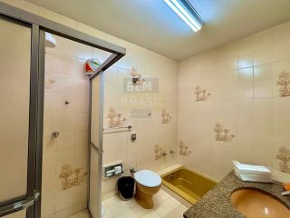 Casa Versátil no Boa Vista: Excelente para Comércio ou Residência com Amplo Terreno e ZR3!