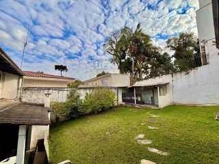 Casa Versátil no Boa Vista: Excelente para Comércio ou Residência com Amplo Terreno e ZR3!
