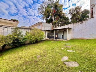 Casa Versátil no Boa Vista: Excelente para Comércio ou Residência com Amplo Terreno e ZR3!