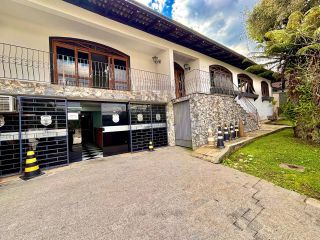 Casa Versátil no Boa Vista: Excelente para Comércio ou Residência com Amplo Terreno e ZR3!