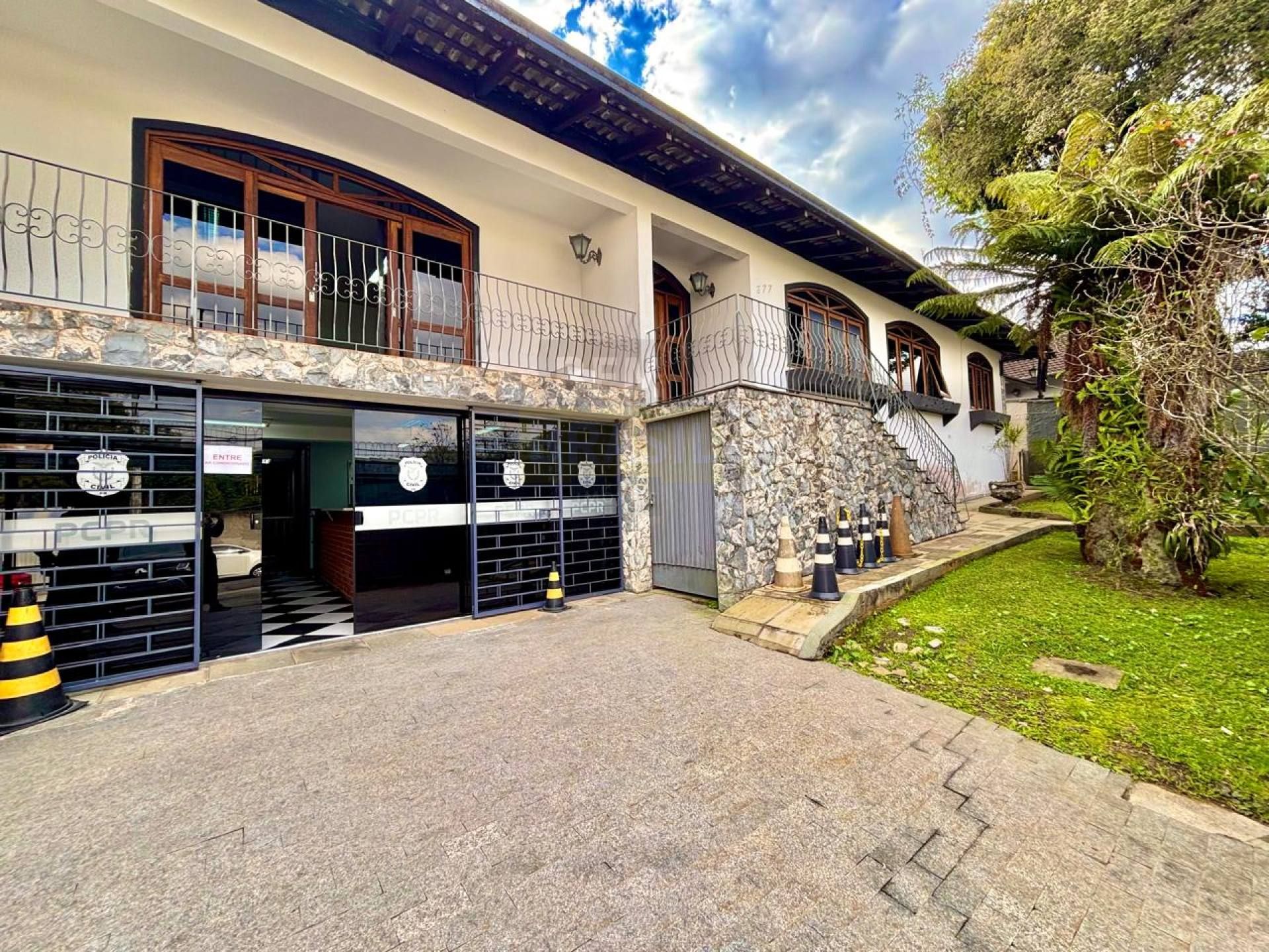 Casa Versátil no Boa Vista: Excelente para Comércio ou Residência com Amplo Terreno e ZR3!