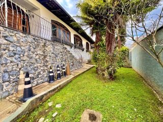 Casa Versátil no Boa Vista: Excelente para Comércio ou Residência com Amplo Terreno e ZR3!