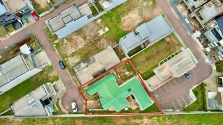 CASA TÉRREA ALTO PADRÃO NO VICENZA: 3 SUÍTES, 327M² E GARAGEM PARA 5 CARROS