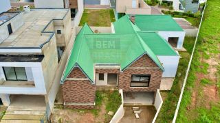 CASA TÉRREA ALTO PADRÃO NO VICENZA: 3 SUÍTES, 327M² E GARAGEM PARA 5 CARROS