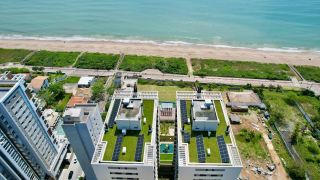 Apartamento de luxo à venda no Upside Home Club, Piçarras. 4 Quartos, vista deslumbrante do mar (11º andar) e 2 vagas. Condomínio pé na areia com lazer completo.