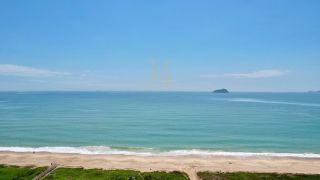 Apartamento de luxo à venda no Upside Home Club, Piçarras. 4 Quartos, vista deslumbrante do mar (11º andar) e 2 vagas. Condomínio pé na areia com lazer completo.