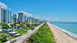 Apartamento de luxo à venda no Upside Home Club, Piçarras. 4 Quartos, vista deslumbrante do mar (11º andar) e 2 vagas. Condomínio pé na areia com lazer completo.