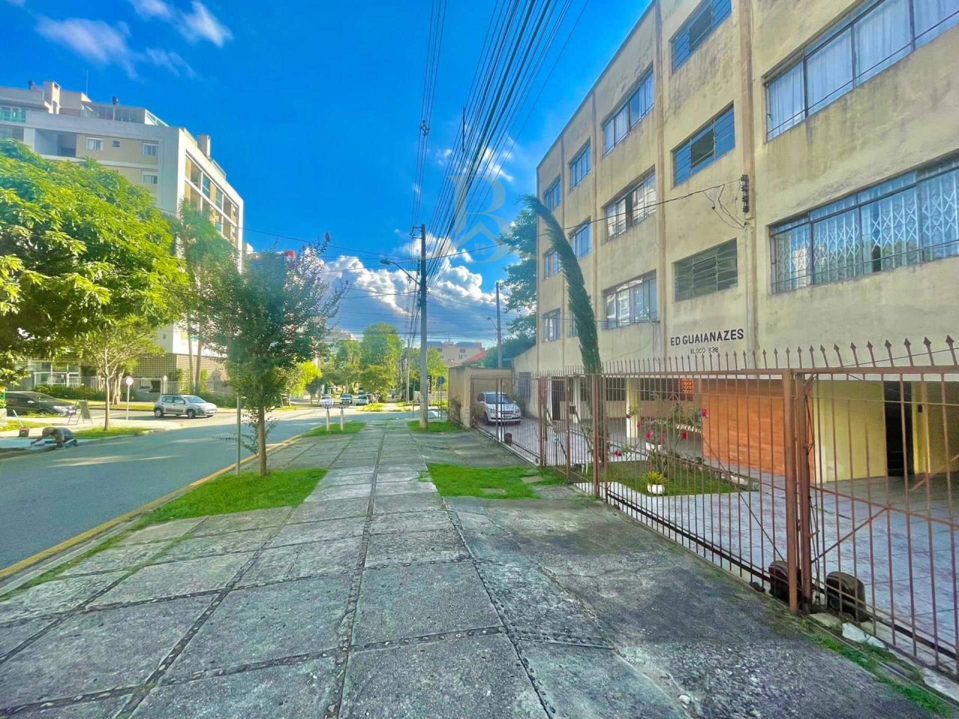 Apartamento Mobiliado com 3 Quartos e 2 Vagas à Venda – Água Verde / Vila Izabel