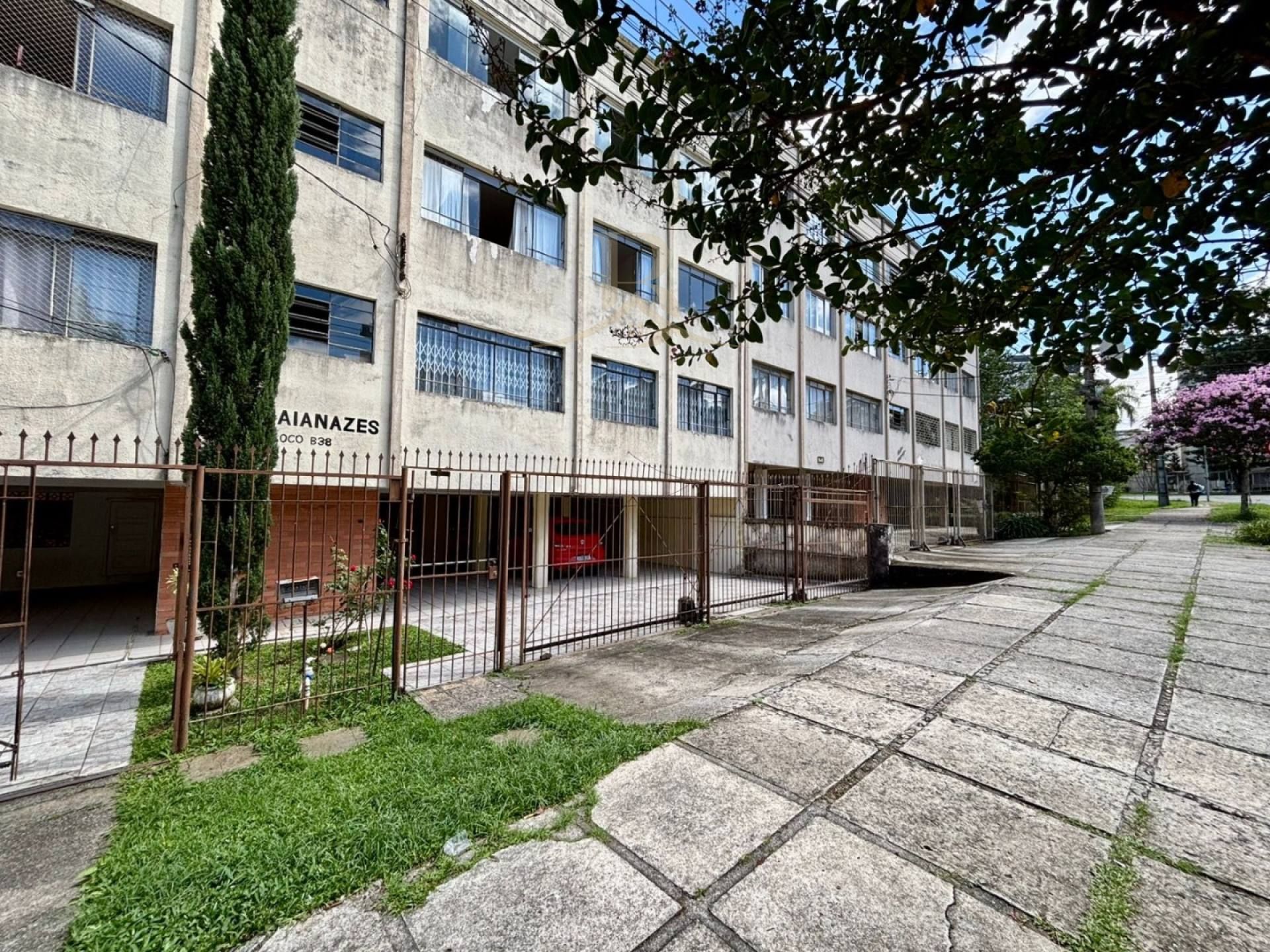 Apartamento Mobiliado com 3 Quartos e 2 Vagas à Venda – Água Verde / Vila Izabel