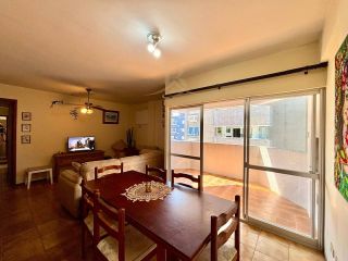Apartamento Exclusivo em Caiobá: Conforto, Vista e Lazer a 100m da Praia no Edifício Meridien!