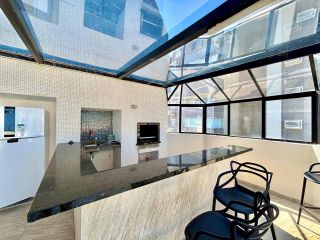 Apartamento Exclusivo em Caiobá: Conforto, Vista e Lazer a 100m da Praia no Edifício Meridien!