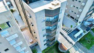 Apartamento Exclusivo em Caiobá: Conforto, Vista e Lazer a 100m da Praia no Edifício Meridien!