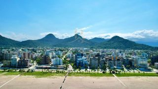 Apartamento Exclusivo em Caiobá: Conforto, Vista e Lazer a 100m da Praia no Edifício Meridien!