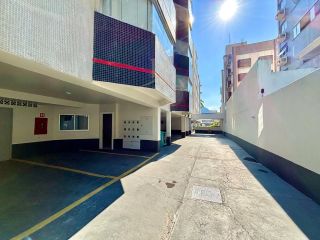 Apartamento Exclusivo em Caiobá: Conforto, Vista e Lazer a 100m da Praia no Edifício Meridien!