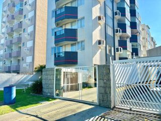 Apartamento Exclusivo em Caiobá: Conforto, Vista e Lazer a 100m da Praia no Edifício Meridien!