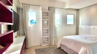 Cobertura duplex para locação na Praia Brava, na divisa com a Praia dos Amores - BC.