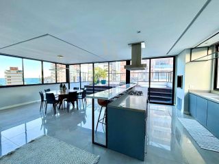 Cobertura duplex para locação na Praia Brava, na divisa com a Praia dos Amores - BC.