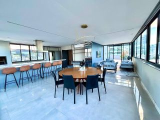 Cobertura duplex para locação na Praia Brava, na divisa com a Praia dos Amores - BC.