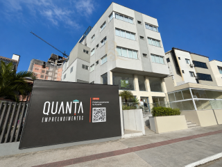 Cobertura duplex para locação na Praia Brava, na divisa com a Praia dos Amores - BC.