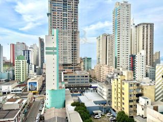 Cobertura duplex mobiliada no Centro de Balneário Camboriú Perto da Praia