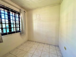 CASA RECÉM-REFORMADA COM TERRENO DE 296m² NO BAIRRO GUARANI EM COLOMBO