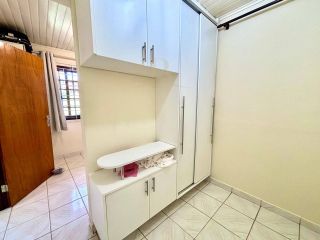 CASA RECÉM-REFORMADA COM TERRENO DE 296m² NO BAIRRO GUARANI EM COLOMBO