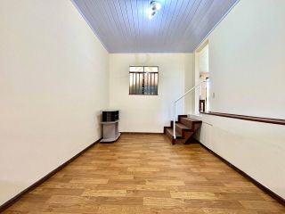CASA RECÉM-REFORMADA COM TERRENO DE 296m² NO BAIRRO GUARANI EM COLOMBO