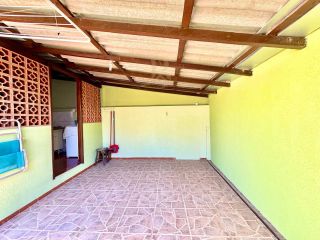 CASA RECÉM-REFORMADA COM TERRENO DE 296m² NO BAIRRO GUARANI EM COLOMBO