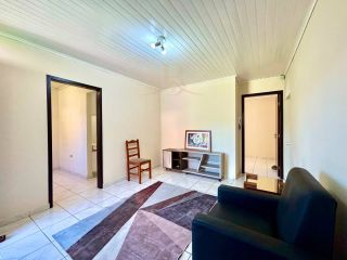CASA RECÉM-REFORMADA COM TERRENO DE 296m² NO BAIRRO GUARANI EM COLOMBO