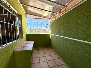 SOBRADO COM 157m², 3 QUARTOS, SUÍTE E AMPLO TERRENO NO BAIRRO GUARANI EM COLOMBO