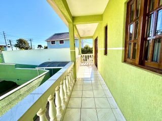 SOBRADO COM 157m², 3 QUARTOS, SUÍTE E AMPLO TERRENO NO BAIRRO GUARANI EM COLOMBO