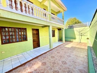 SOBRADO COM 157m², 3 QUARTOS, SUÍTE E AMPLO TERRENO NO BAIRRO GUARANI EM COLOMBO
