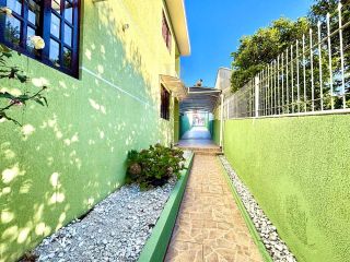 SOBRADO COM 157m², 3 QUARTOS, SUÍTE E AMPLO TERRENO NO BAIRRO GUARANI EM COLOMBO