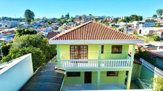 SOBRADO COM 157m², 3 QUARTOS, SUÍTE E AMPLO TERRENO NO BAIRRO GUARANI EM COLOMBO