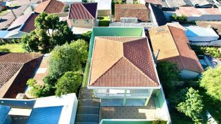 SOBRADO COM 157m², 3 QUARTOS, SUÍTE E AMPLO TERRENO NO BAIRRO GUARANI EM COLOMBO