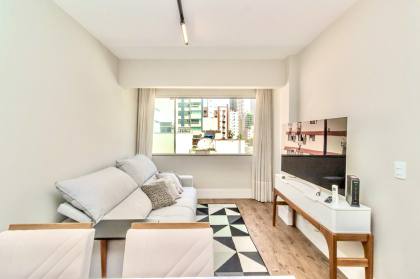 Apartamento Reformado e Mobiliado a 400m da Praia no Edifício Praia de Itaparica – Balneário Camboriú