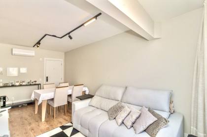 Apartamento Reformado e Mobiliado a 400m da Praia no Edifício Praia de Itaparica – Balneário Camboriú