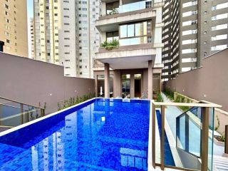 Apartamento de Alto Luxo no Edifício Carmen, 3 Suítes, Porteira Fechada ao lado do Clube Curitibano