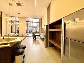 Apartamento de Alto Luxo no Edifício Carmen, 3 Suítes, Porteira Fechada ao lado do Clube Curitibano
