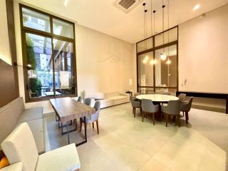 Apartamento de Alto Luxo no Edifício Carmen, 3 Suítes, Porteira Fechada ao lado do Clube Curitibano