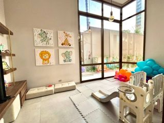 Apartamento de Alto Luxo no Edifício Carmen, 3 Suítes, Porteira Fechada ao lado do Clube Curitibano