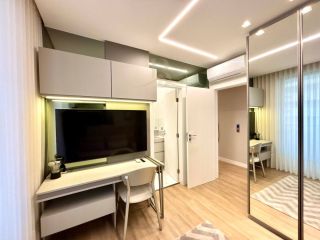 Apartamento de Alto Luxo no Edifício Carmen, 3 Suítes, Porteira Fechada ao lado do Clube Curitibano