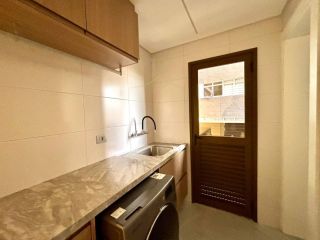 Apartamento de Alto Luxo no Edifício Carmen, 3 Suítes, Porteira Fechada ao lado do Clube Curitibano
