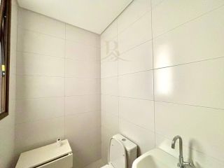 Apartamento de Alto Luxo no Edifício Carmen, 3 Suítes, Porteira Fechada ao lado do Clube Curitibano