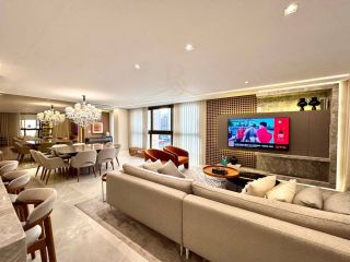Apartamento de Alto Luxo no Edifício Carmen, 3 Suítes, Porteira Fechada ao lado do Clube Curitibano