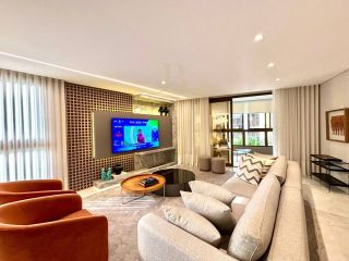 Apartamento de Alto Luxo no Edifício Carmen, 3 Suítes, Porteira Fechada ao lado do Clube Curitibano