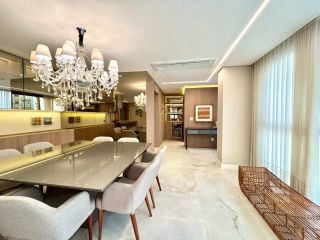 Apartamento de Alto Luxo no Edifício Carmen, 3 Suítes, Porteira Fechada ao lado do Clube Curitibano