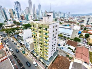 Apartamento 4 Dormitórios à Venda no Centro de Balneário Camboriú – 2 Suítes e Sacada com Churrasqueira